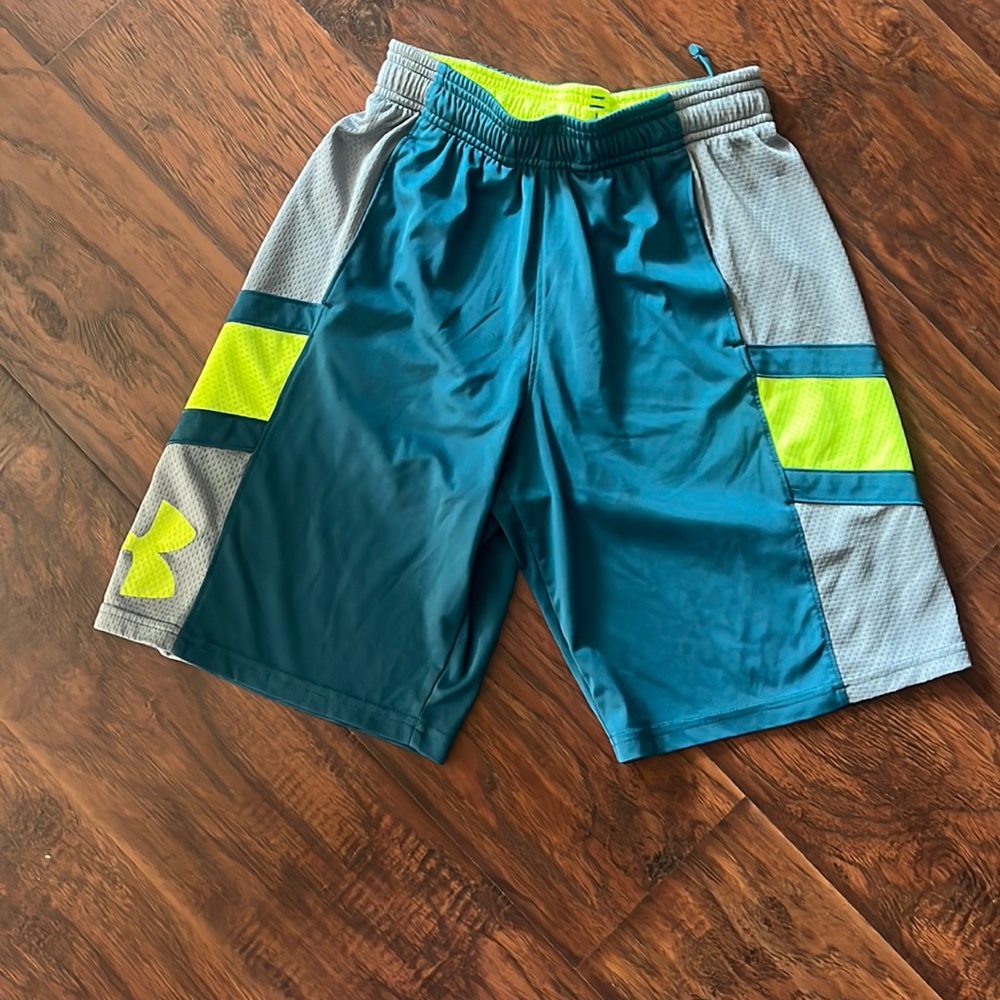 Boys medium under Armour shorts